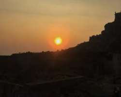Apart from learning the history of India, you can have a look at the beautiful sunset from the fort Apart from learning the history of India, you can have a look at the beautiful sunset from the fort.